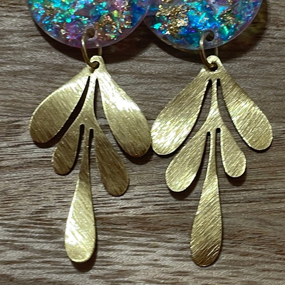 🎉💕 NEW Alexandria Gold Multicolor Dangle Earrings Easter Gifts - Picture 3 of 4